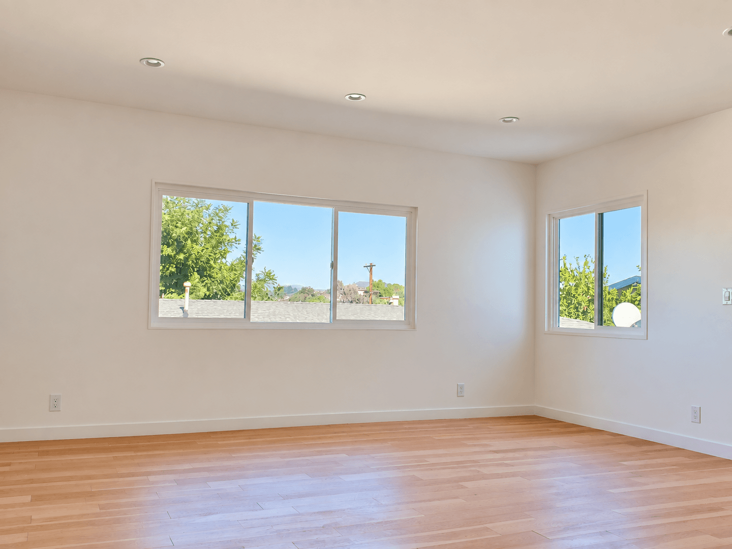 Los Angeles Apartment: 1491 Scott Ave