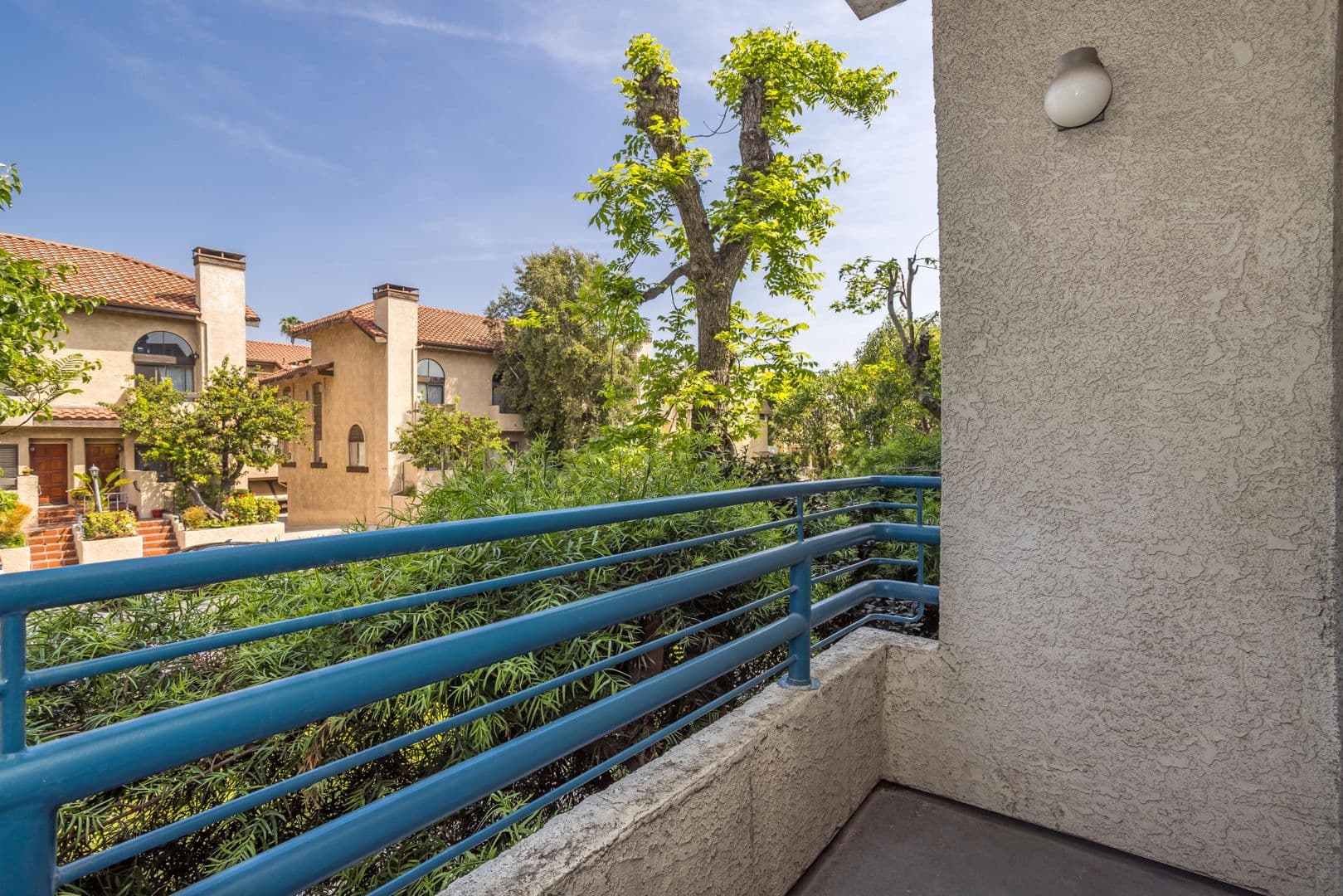 North Hollywood Apartment: 10932 Morrison St