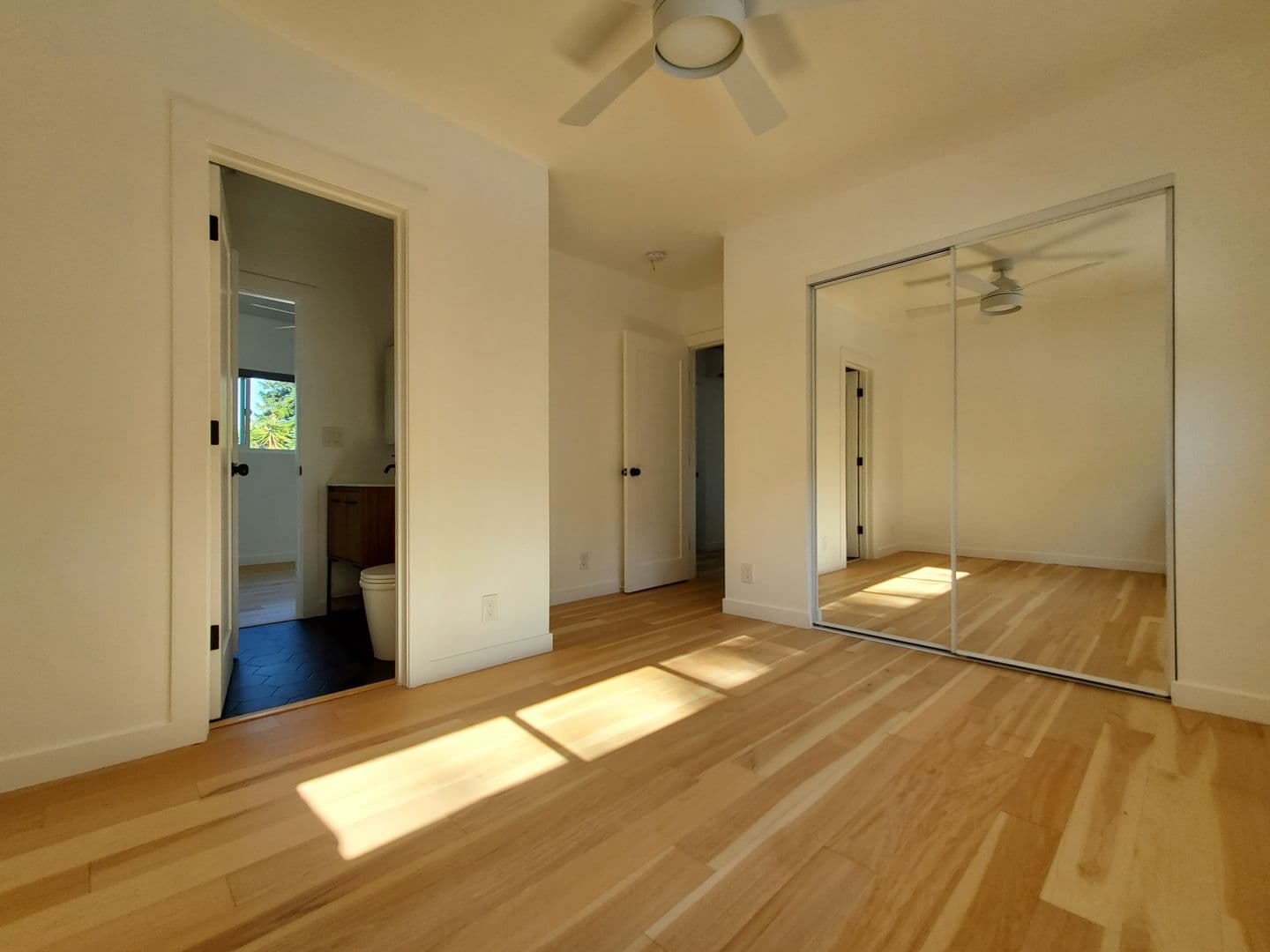 Los Angeles Apartment: 1491 Scott Ave