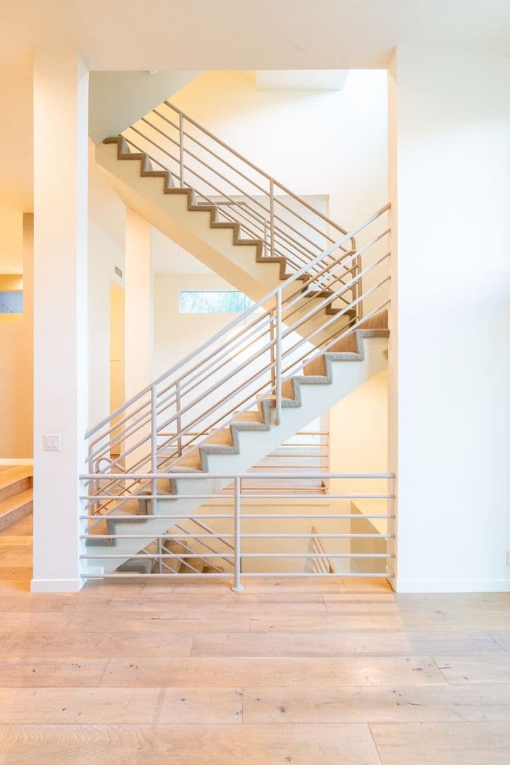 Los Angeles House: 633 Museum Dr