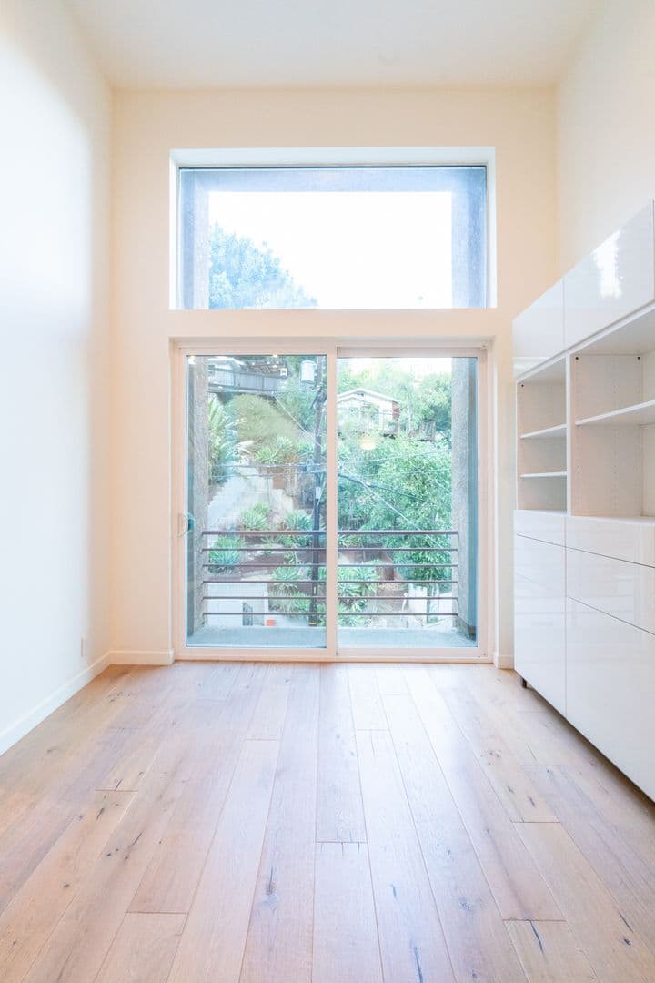 Los Angeles House: 633 Museum Dr
