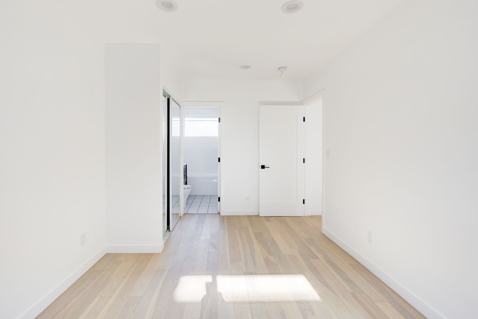 Los Angeles Apartment: 2314 Glendale Blvd