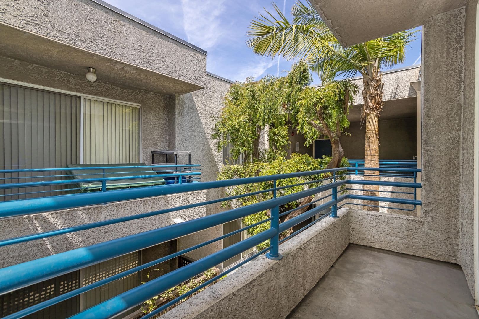 North Hollywood Apartment: 10932 Morrison St