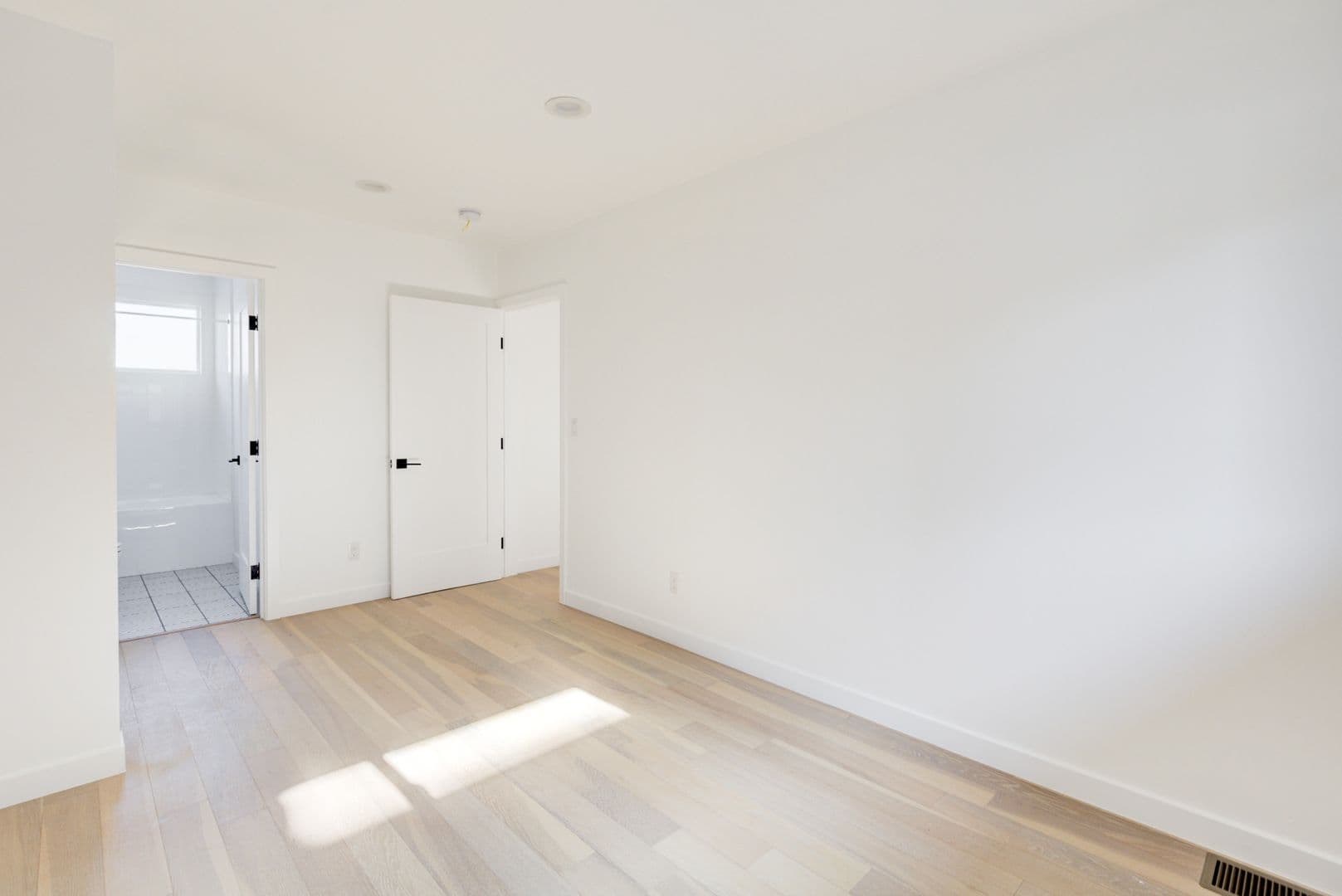 Los Angeles Apartment: 2314 Glendale Blvd