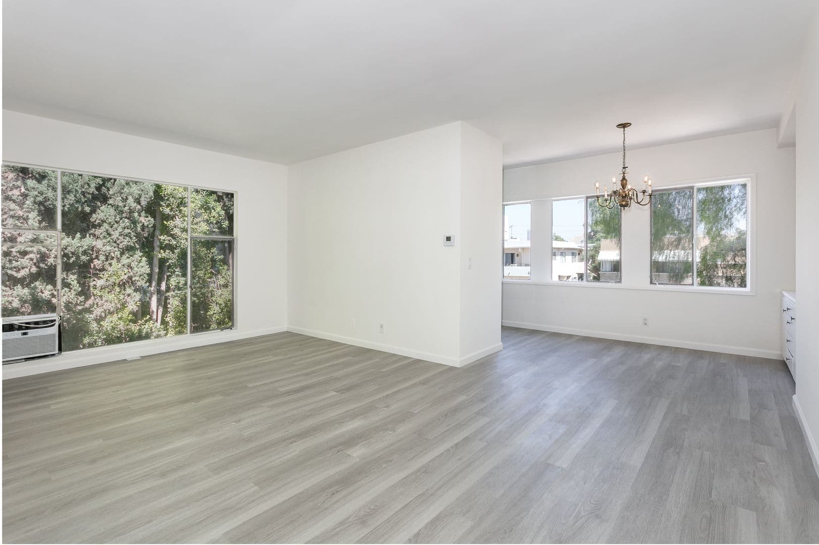 Los Angeles Apartment: 1041 S Wooster St