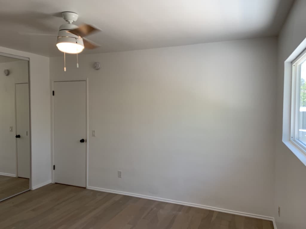 Los Angeles Apartment: 4825 W 18th St