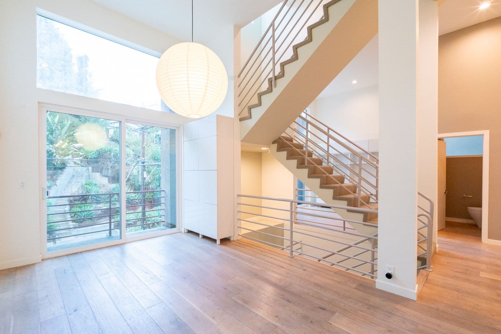 Los Angeles House: 633 Museum Dr