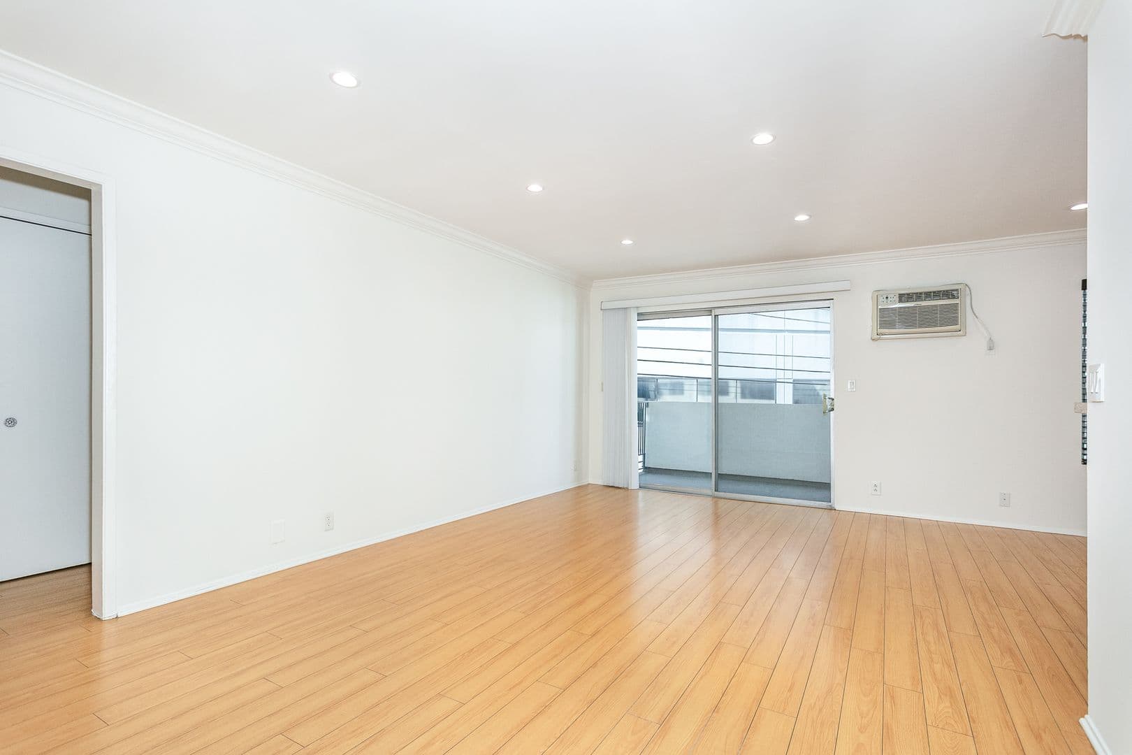 Los Angeles Apartment: 6617 Orange Street