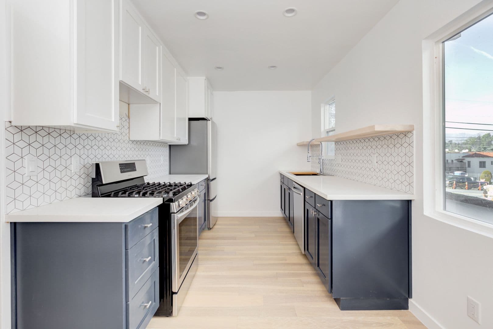 Los Angeles Apartment: 2314 Glendale Blvd