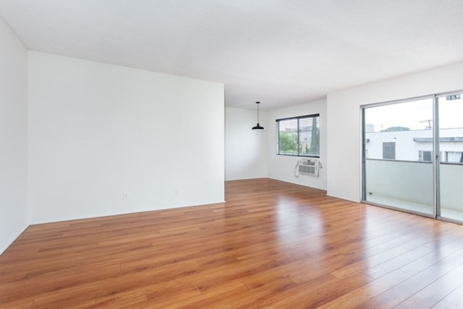 Los Angeles Apartment: 1000 S Wooster St