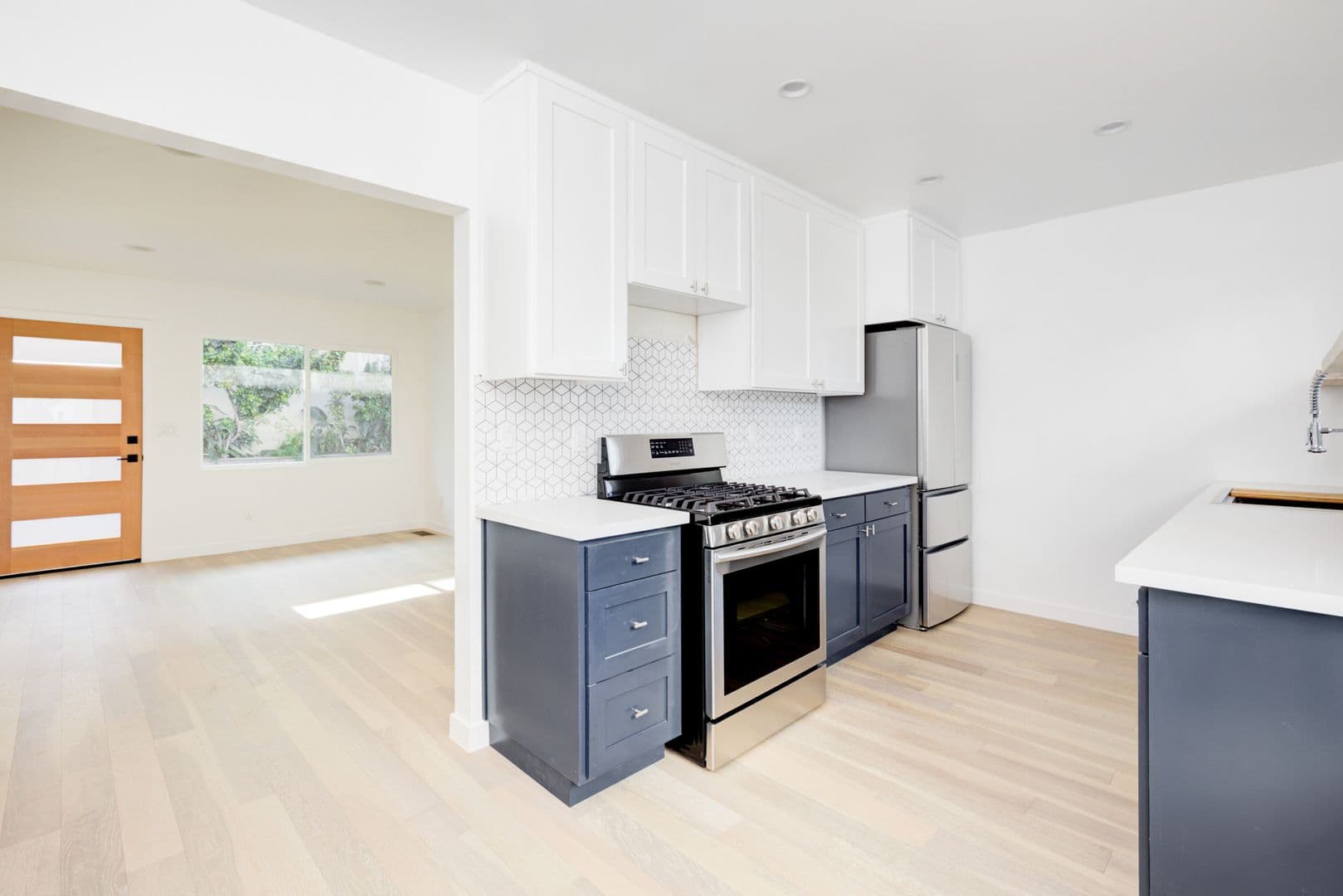 Los Angeles Apartment: 2314 Glendale Blvd