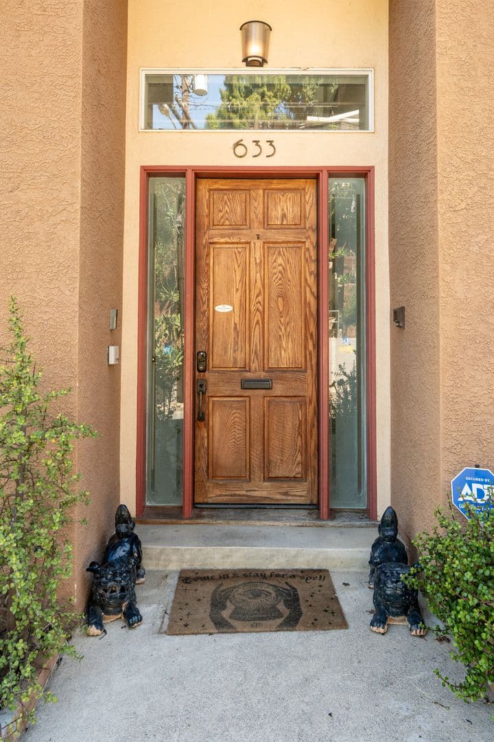 Los Angeles House: 633 Museum Dr
