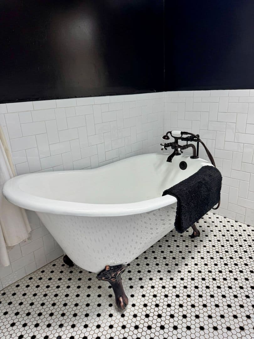 Los Angeles House: 2828 Laurel Canyon Pl