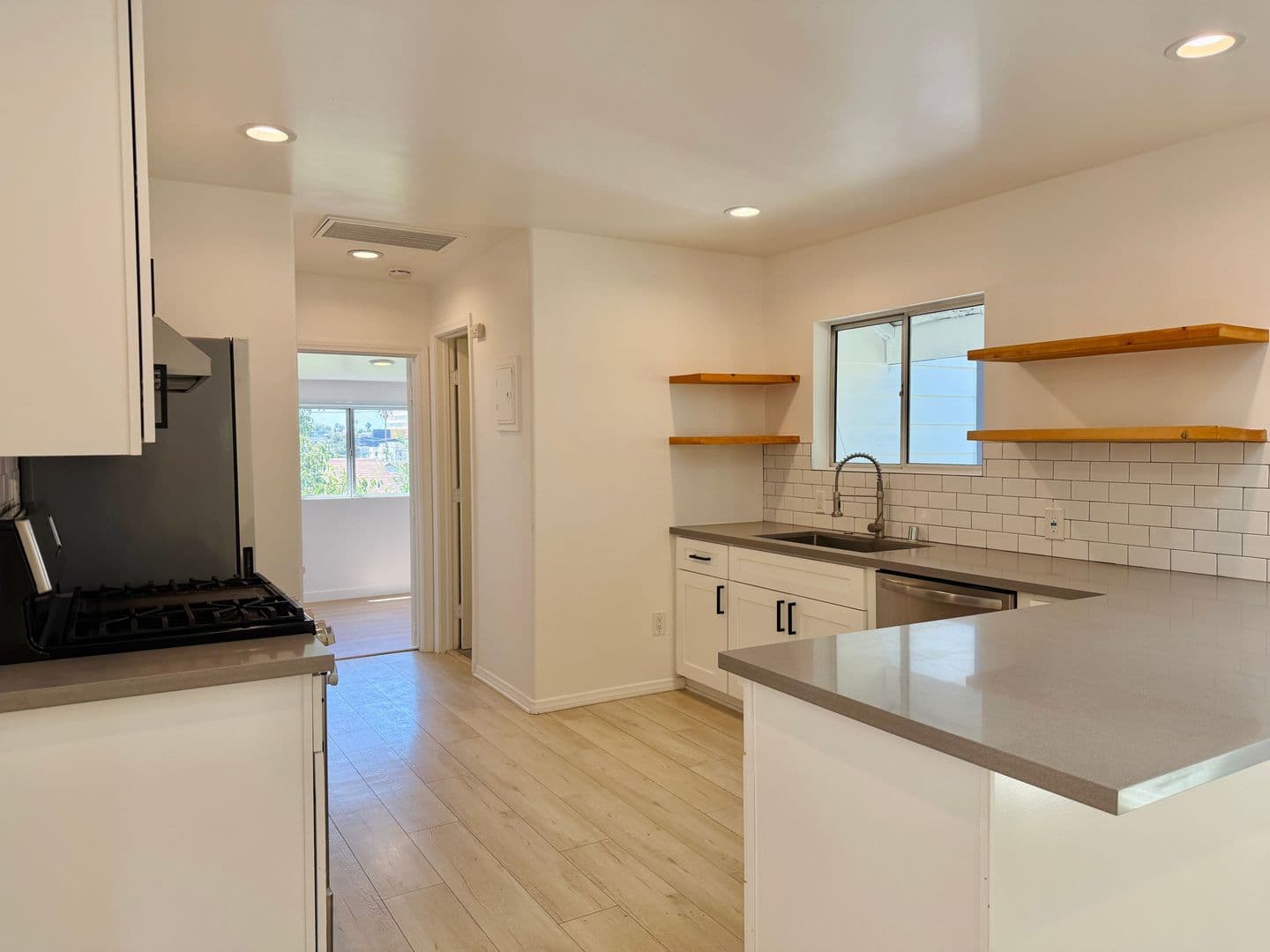 Los Angeles Apartment: 1704 Grafton St