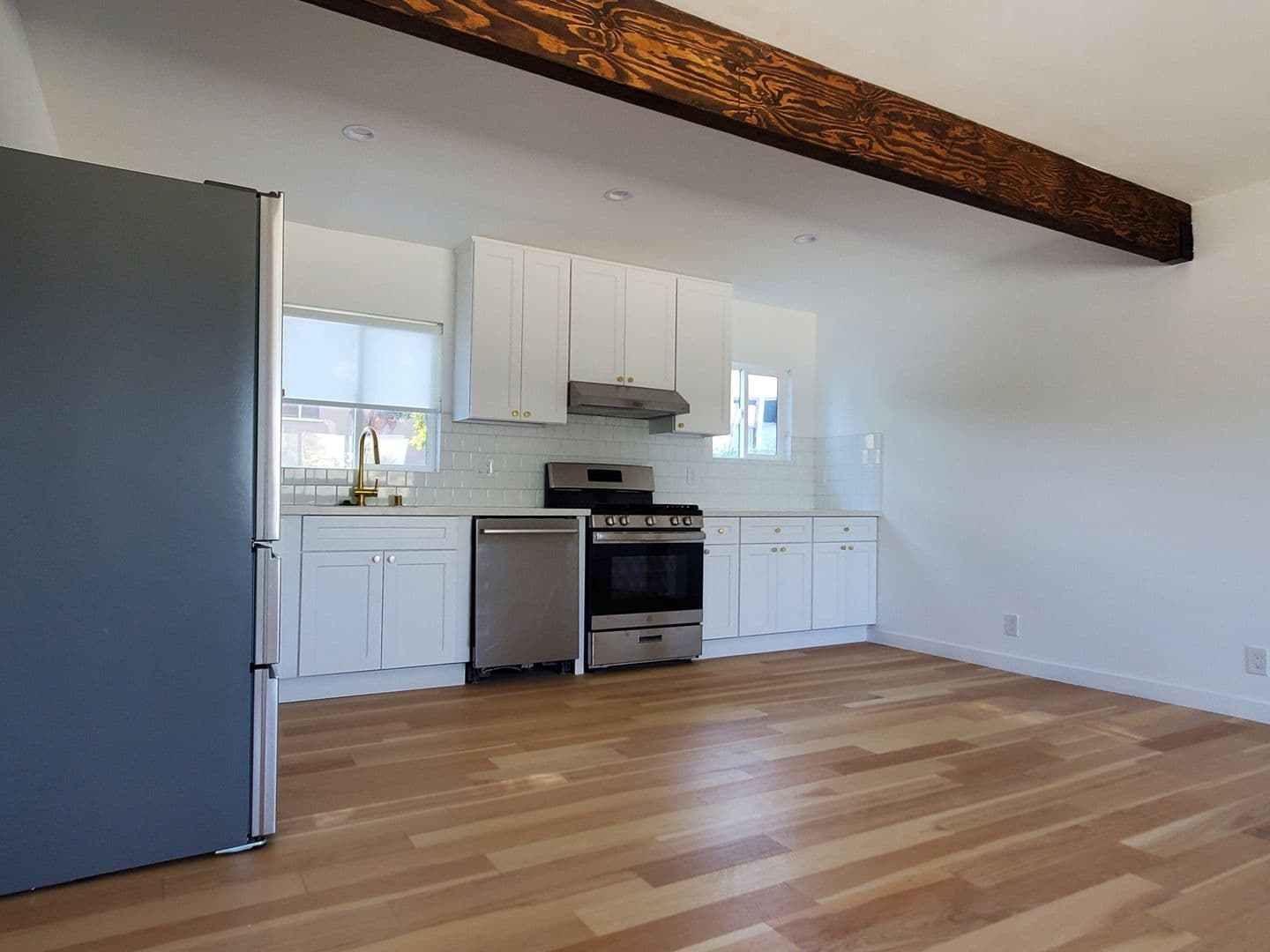 Los Angeles Apartment: 1491 Scott Ave