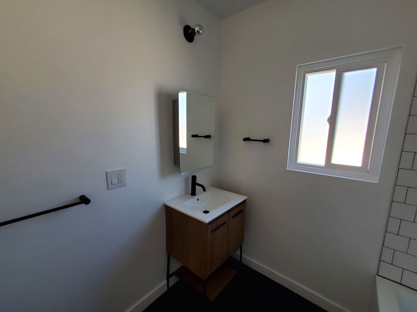 Los Angeles Apartment: 1491 Scott Ave