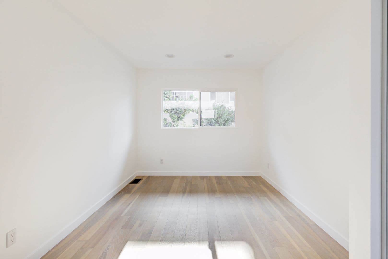 Los Angeles Apartment: 2314 Glendale Blvd