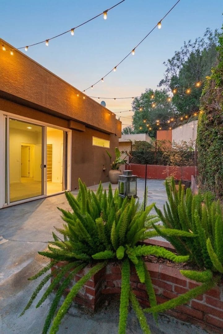 Los Angeles House: 633 Museum Dr