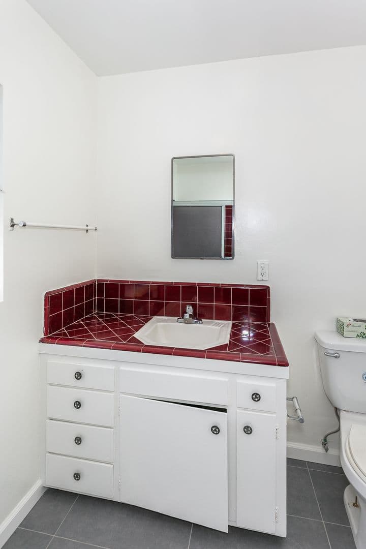 Los Angeles Apartment: 1041 S Wooster St