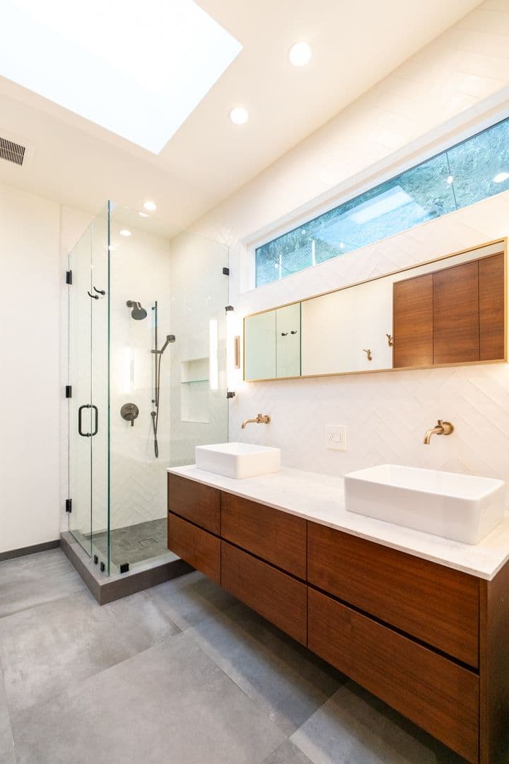 Los Angeles House: 633 Museum Dr
