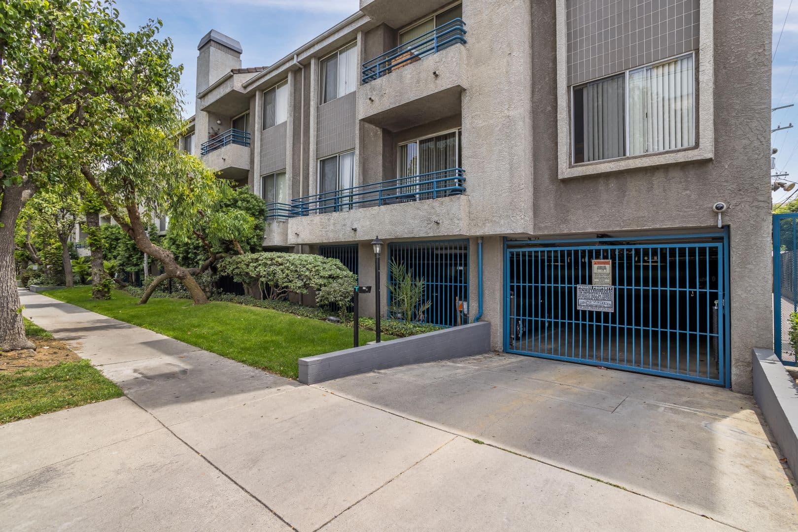 North Hollywood Apartment: 10932 Morrison St
