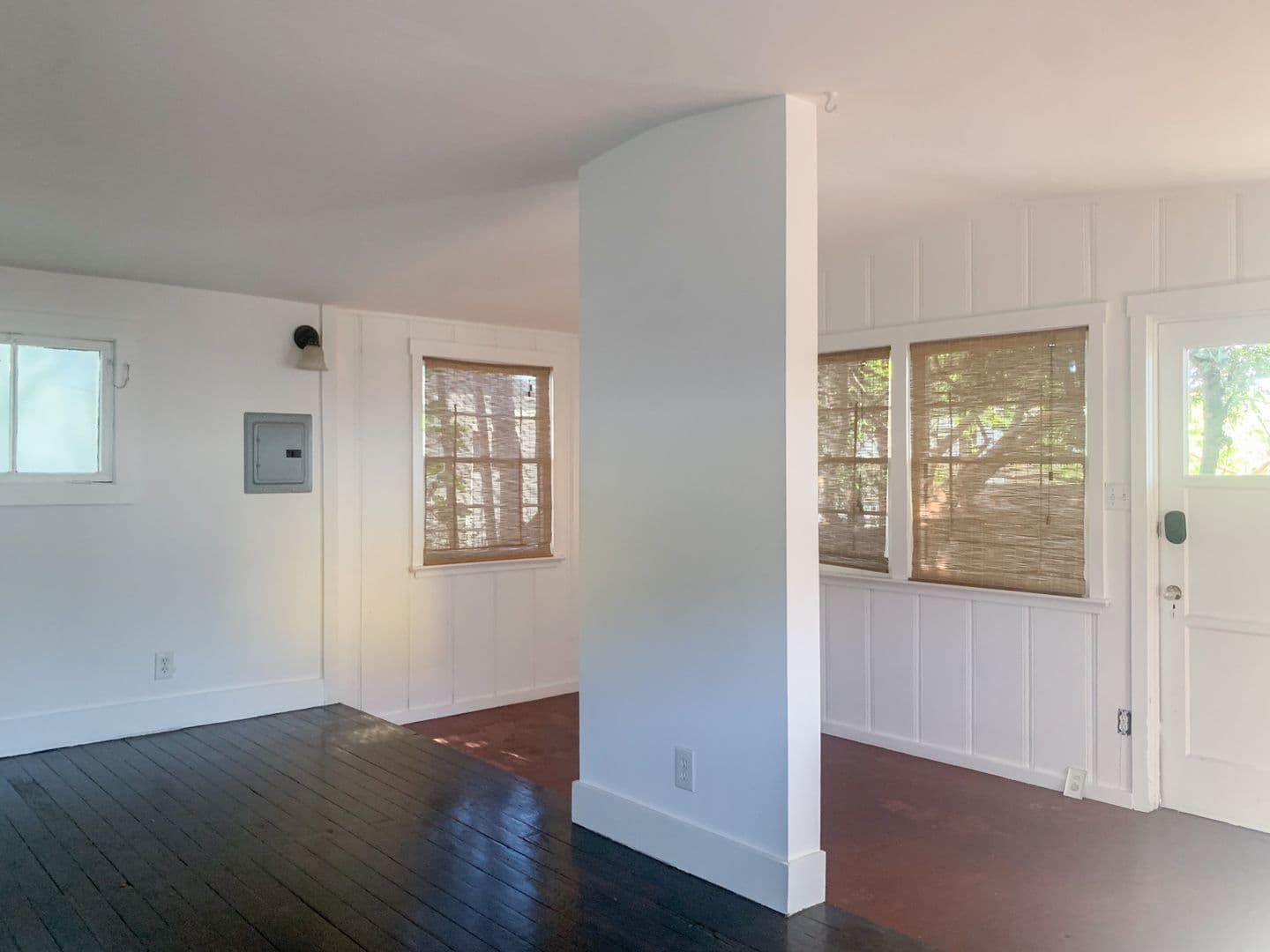 Los Angeles Apartment: 5670 York Blvd