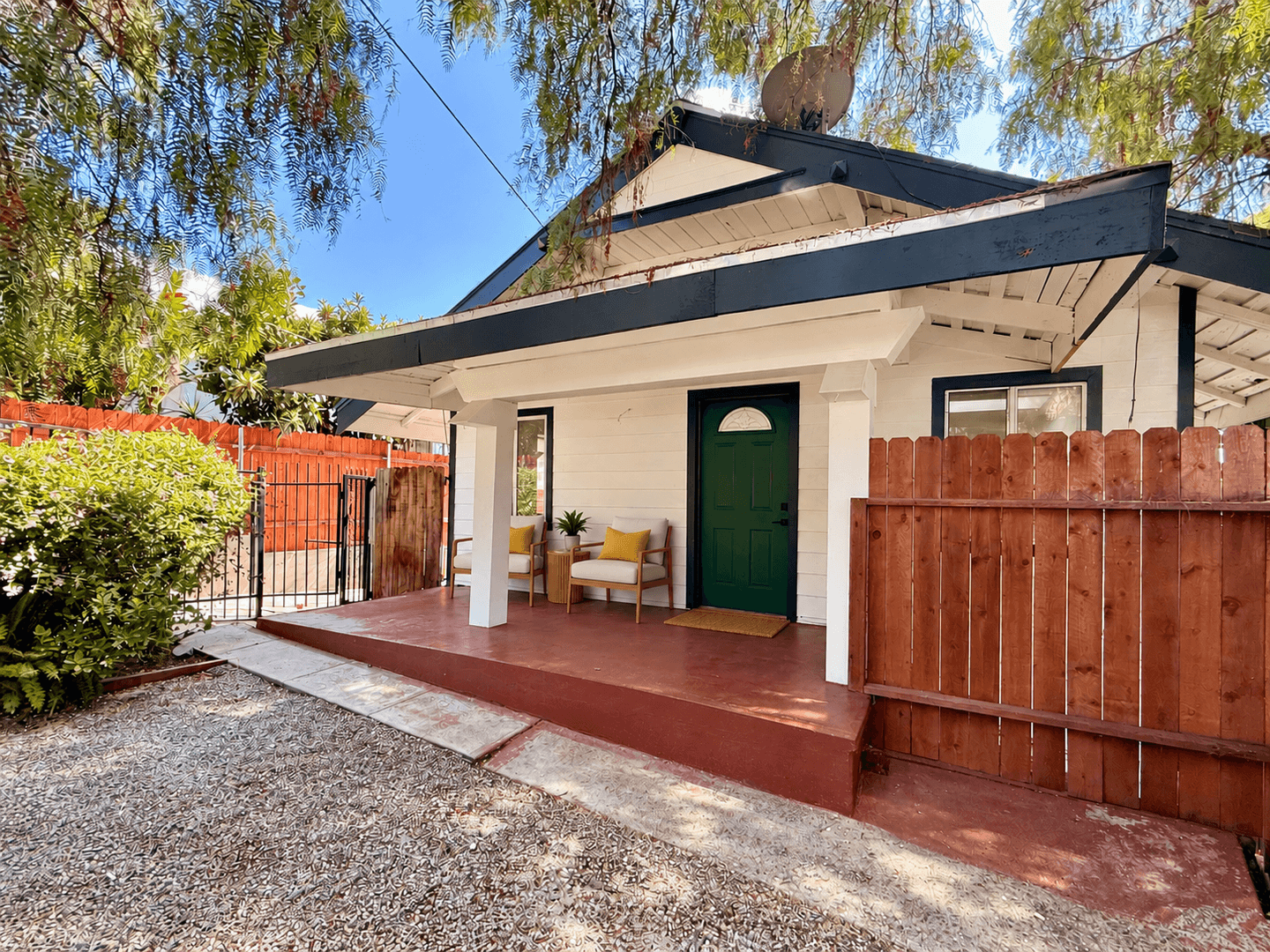Los Angeles Apartment: 1704 Grafton St