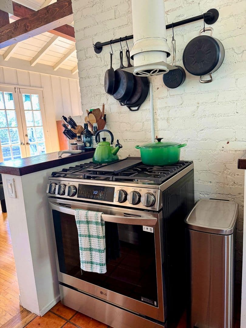 Los Angeles House: 2828 Laurel Canyon Pl