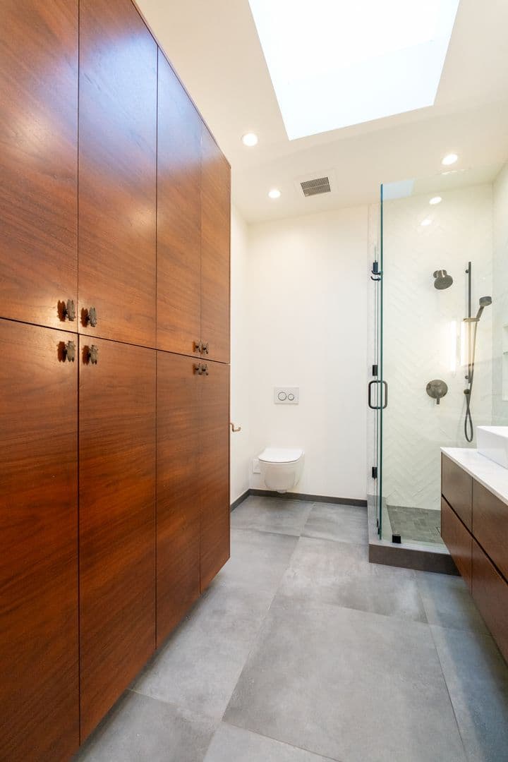 Los Angeles House: 633 Museum Dr
