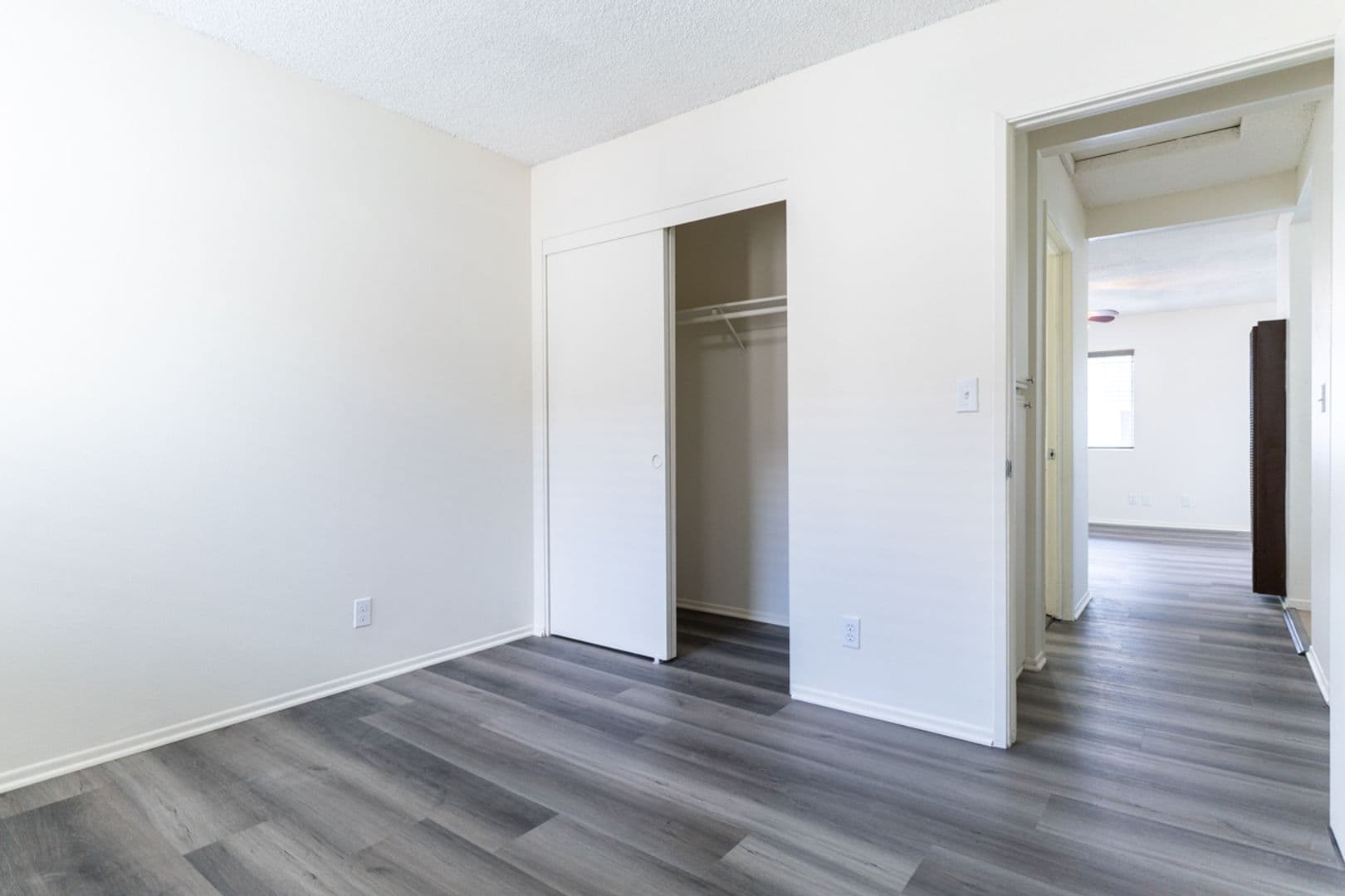 Los Angeles Apartment: 3210 Chapman St