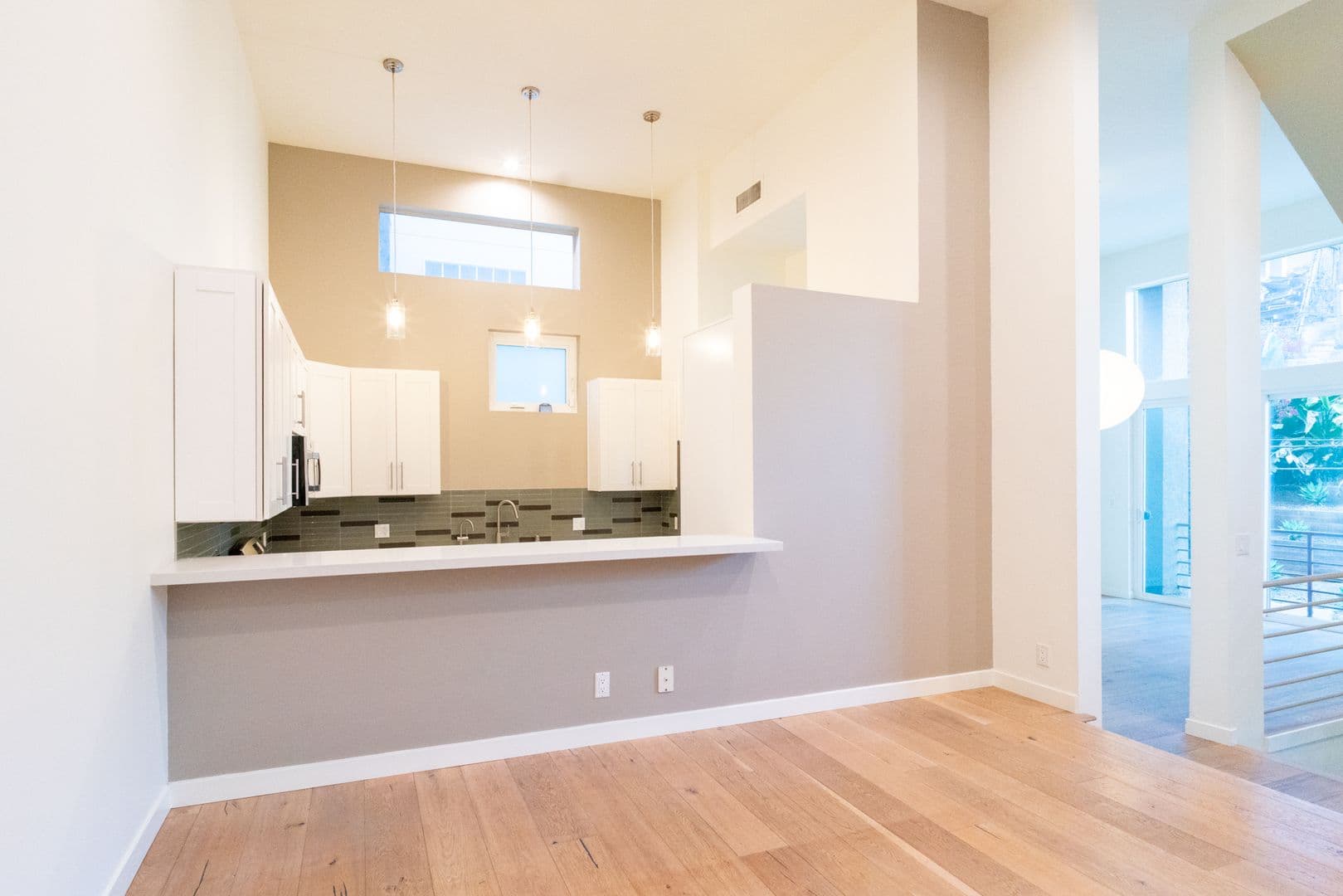 Los Angeles House: 633 Museum Dr