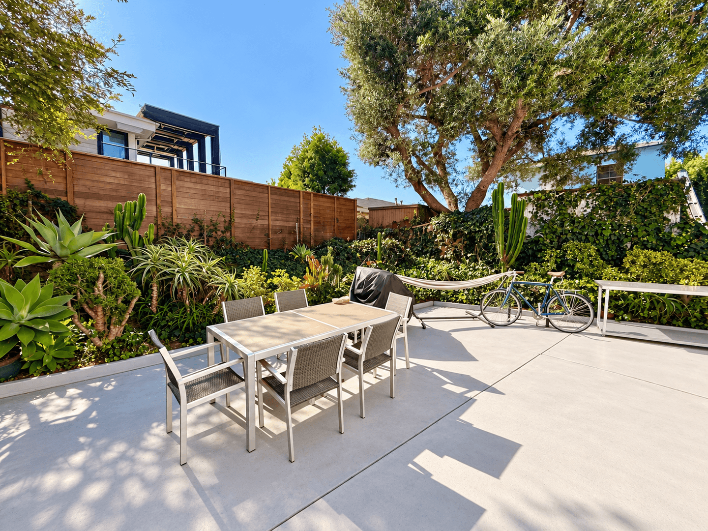 Santa Monica Apartment: 724 Ashland Ave