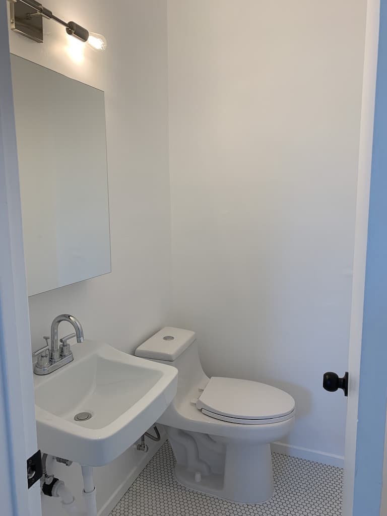 Los Angeles Apartment: 4825 W 18th St