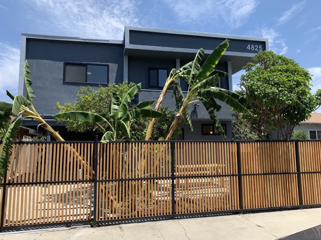 Los Angeles Apartment: 4825 W 18th St