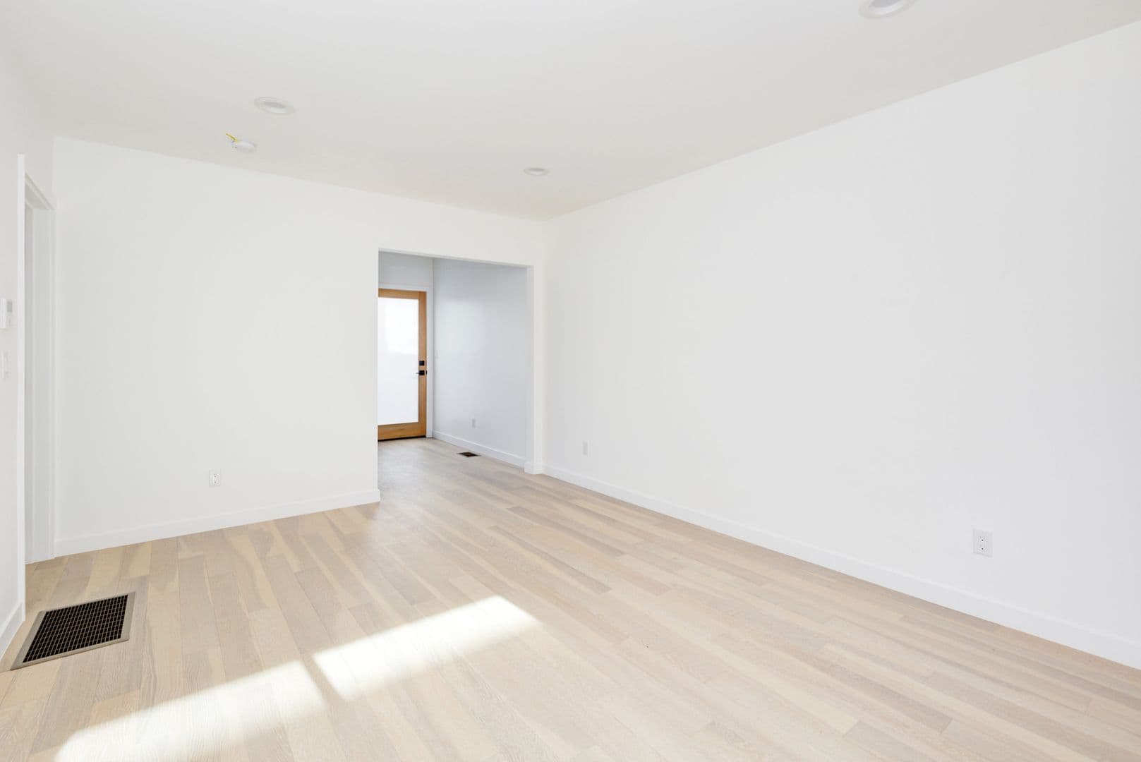 Los Angeles Apartment: 2314 Glendale Blvd