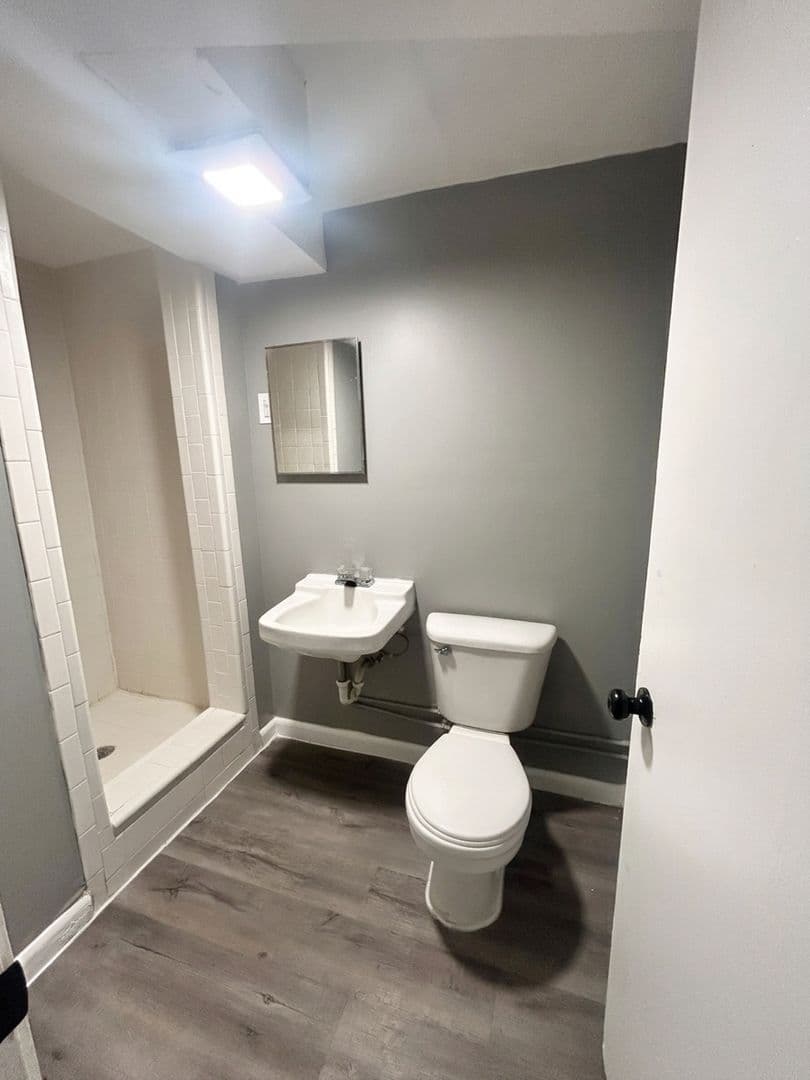 Tampa House: 10110 N Aster Ave