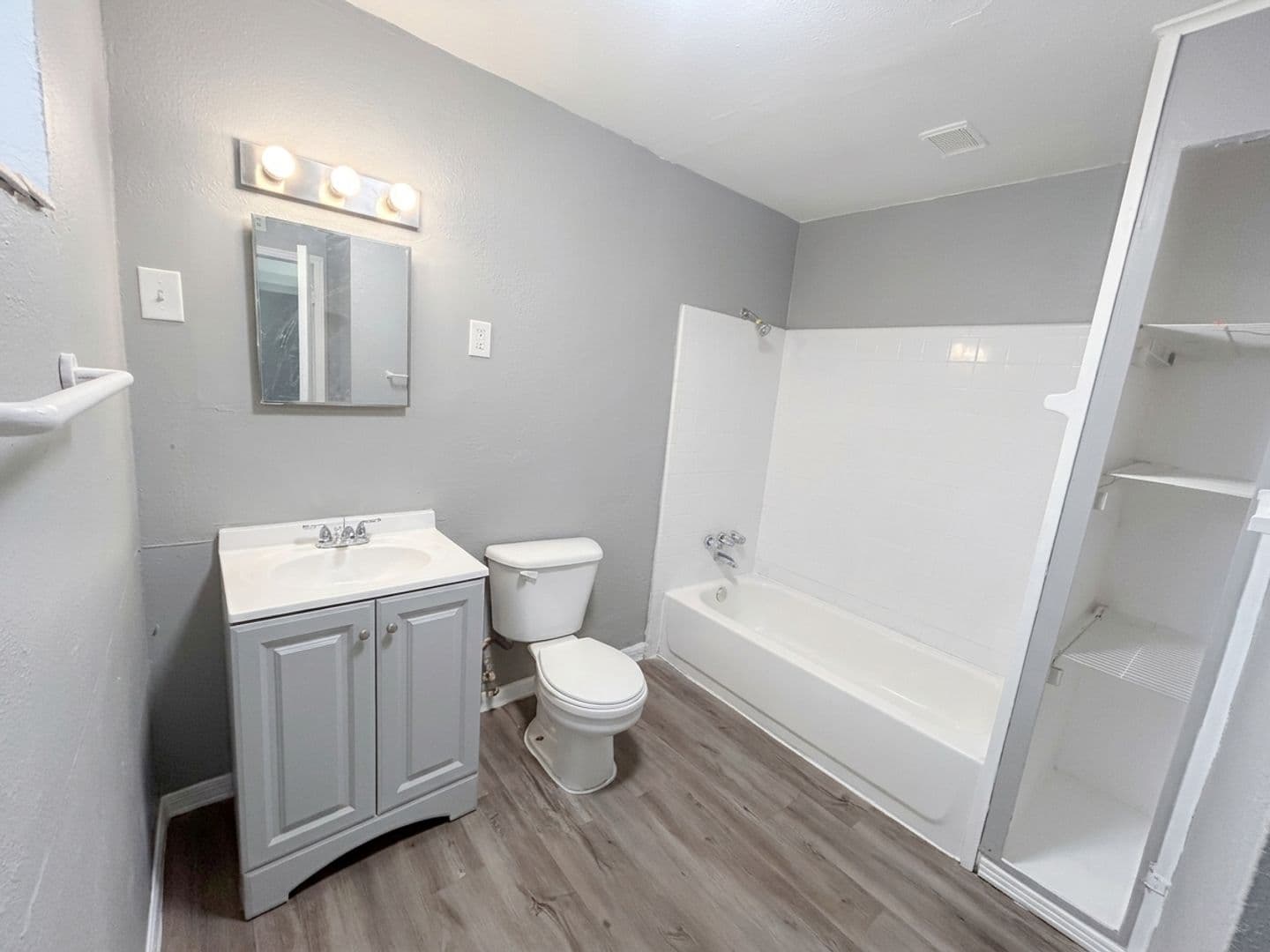 Tampa House: 10110 N Aster Ave
