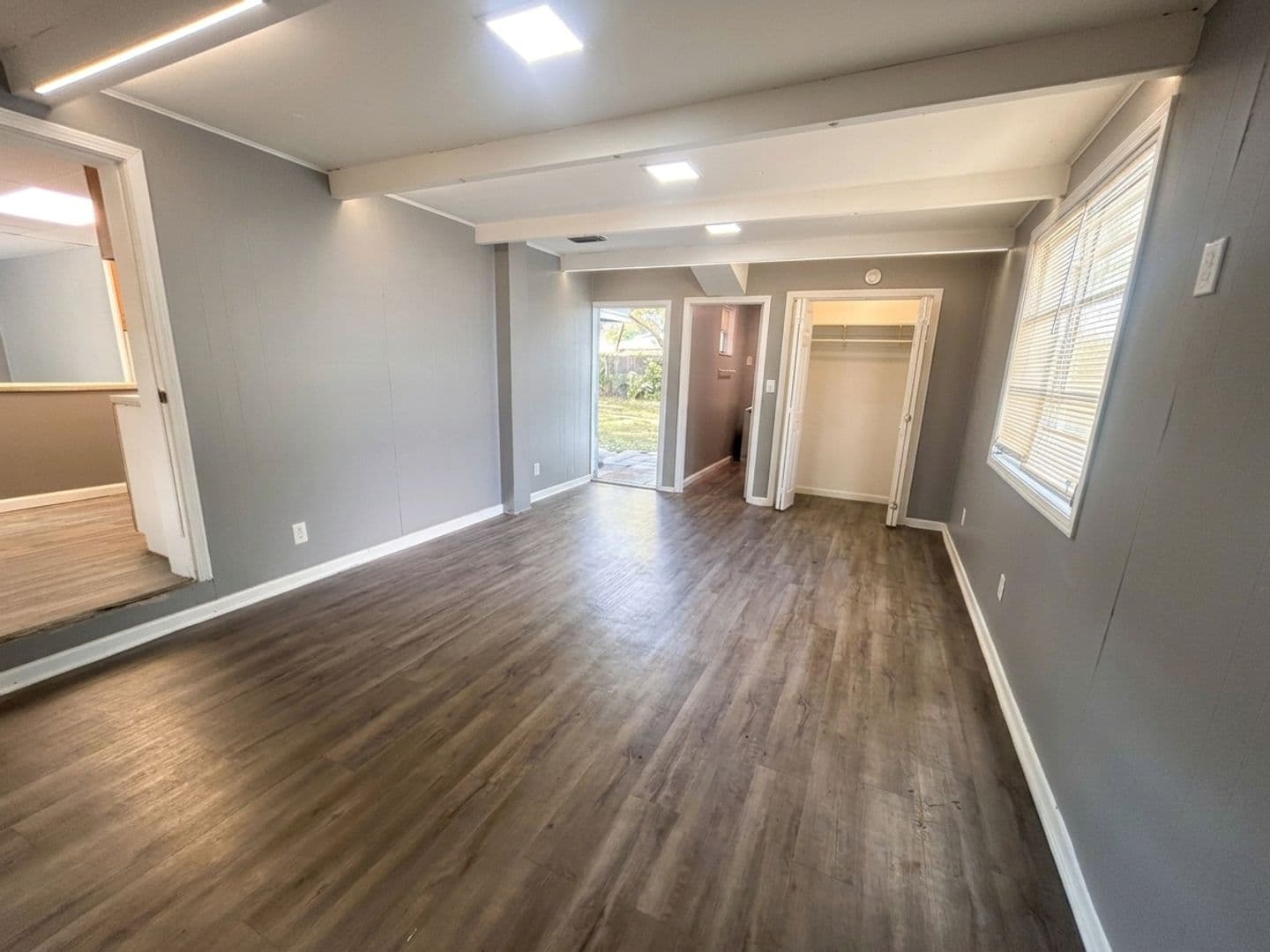 Tampa House: 10110 N Aster Ave