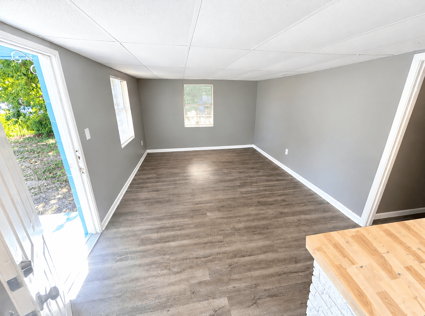 Tampa House: 10110 N Aster Ave
