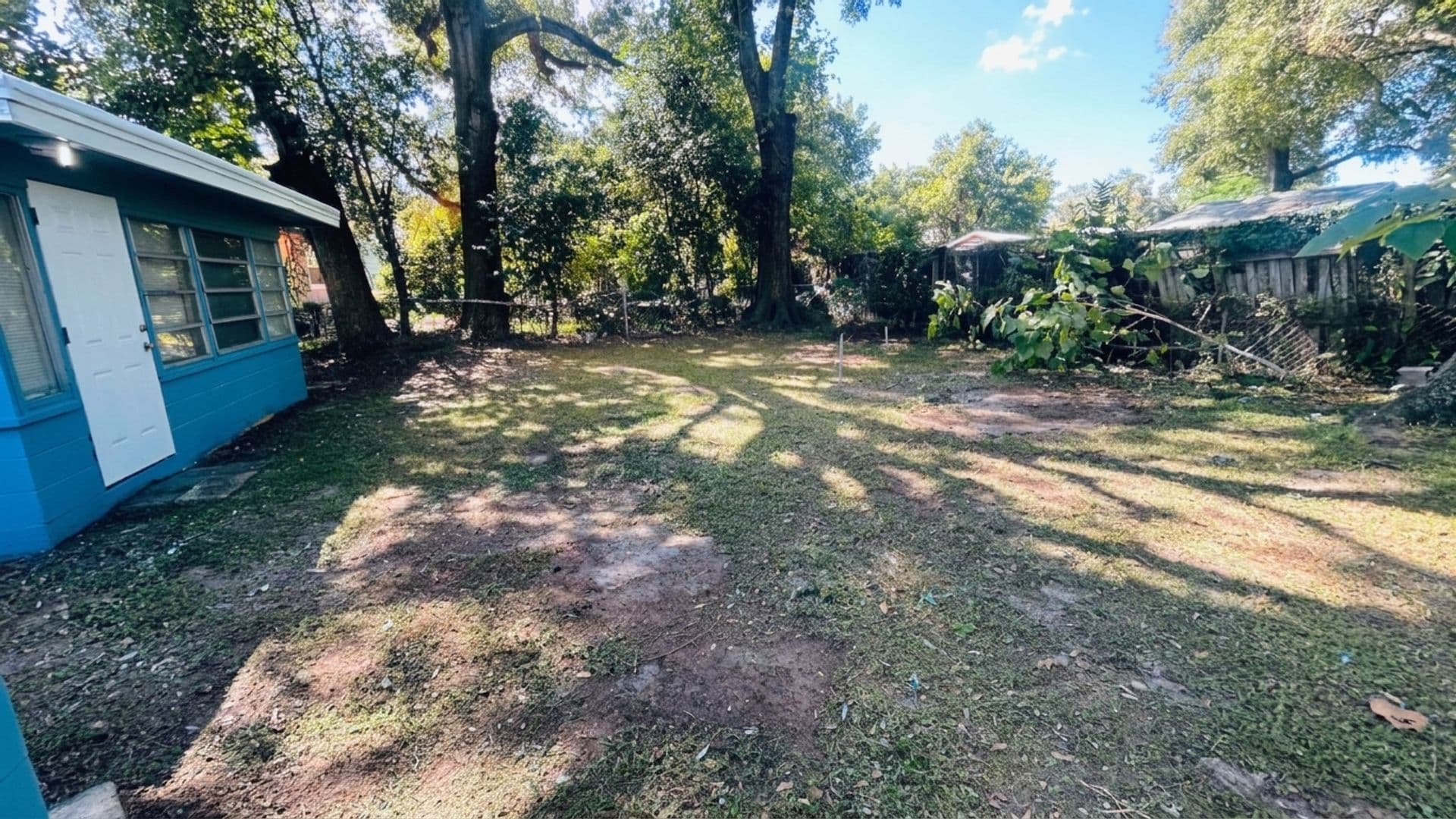 Tampa House: 10110 N Aster Ave