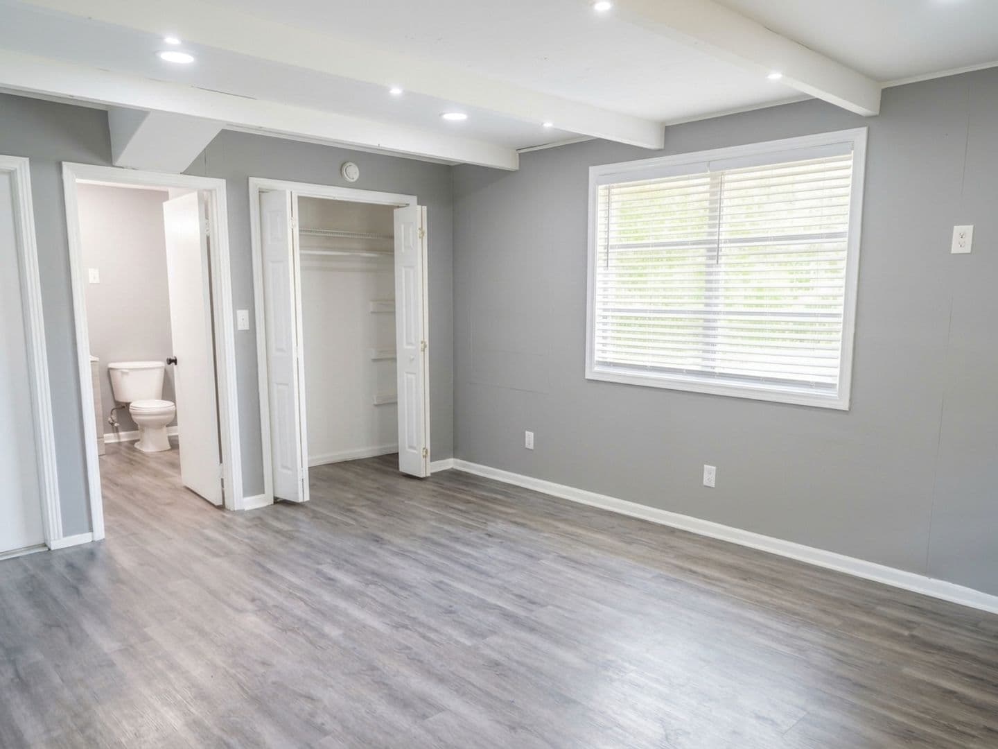 Tampa House: 10110 N Aster Ave