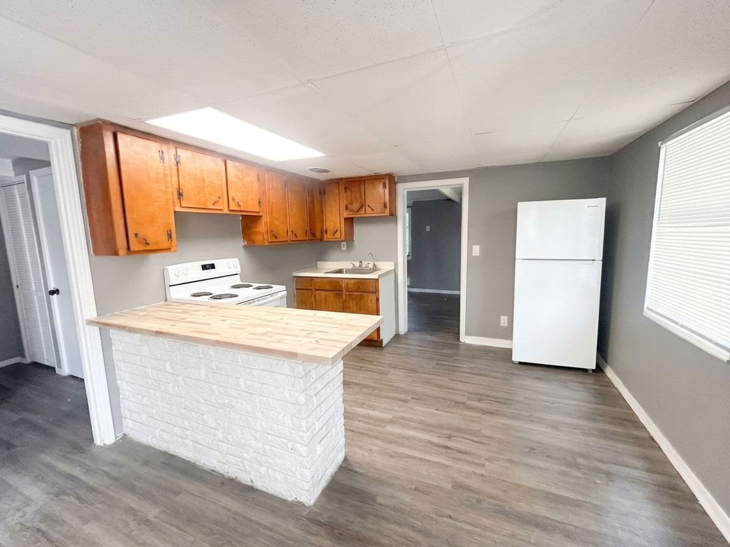 Tampa House: 10110 N Aster Ave