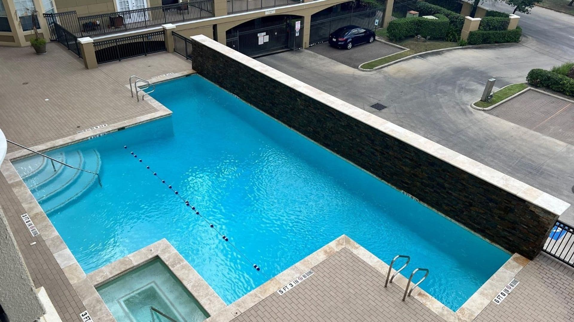 Houston House: 7575 Kirby Drive #2226