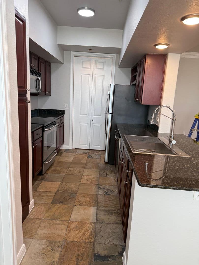 Houston House: 7575 Kirby Drive #2226