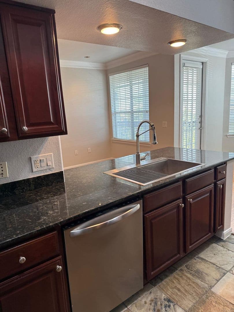 Houston House: 7575 Kirby Drive #2226