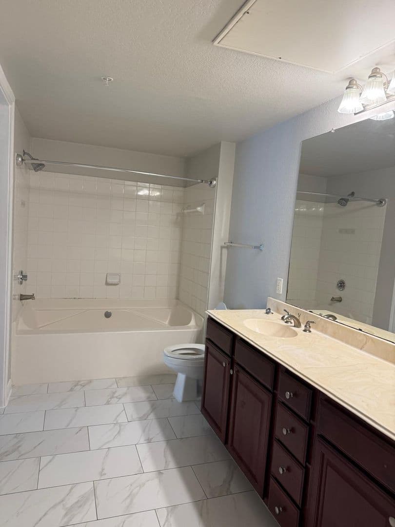 Houston House: 7575 Kirby Drive #2226