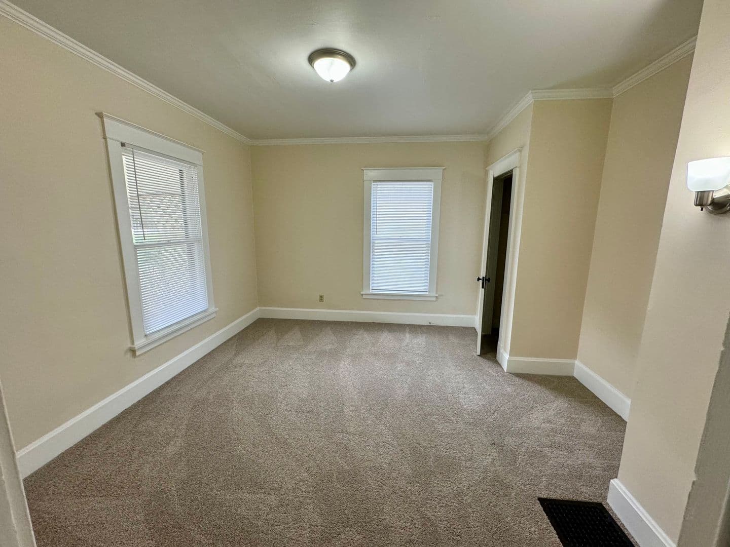 Middletown House: 301 Franklin Street