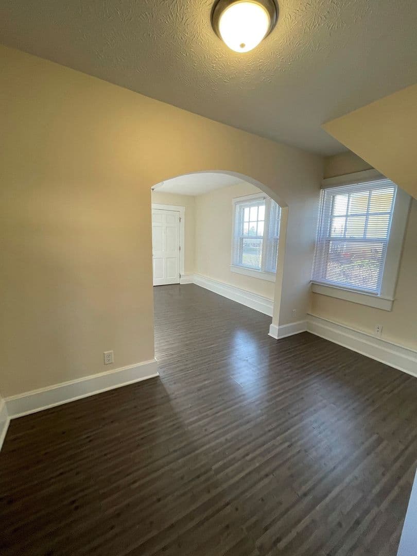 Middletown Apartment: 2502 Tytus - 1109 Nelbar Street
