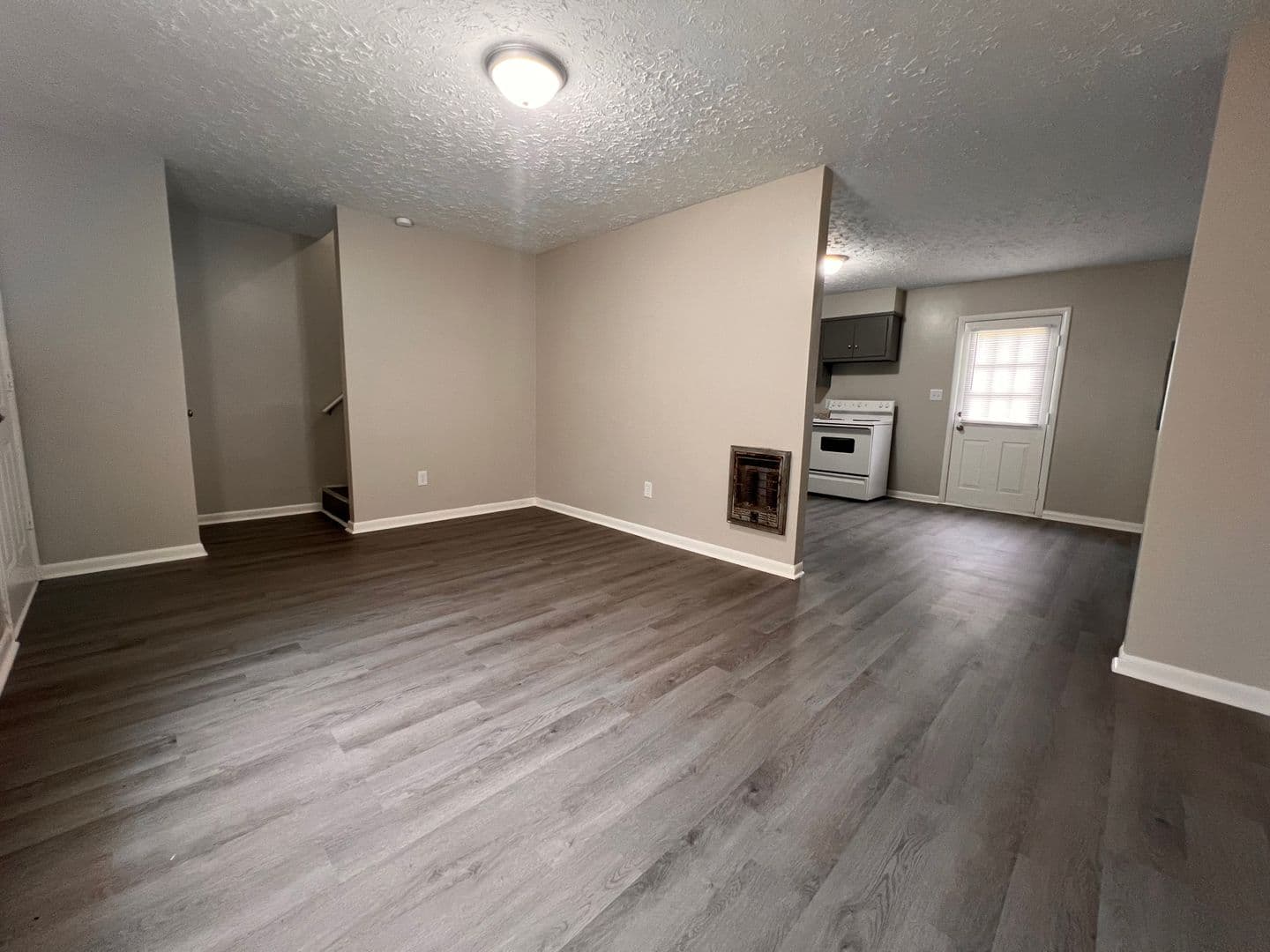 Livingston Apartment: 900 Preston Street - D