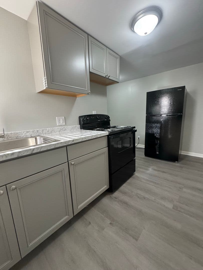 Johnson City Apartment: 712 Lamont St.
